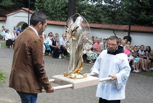 Odpust w Rychwałdzie z monstrancją fatimską