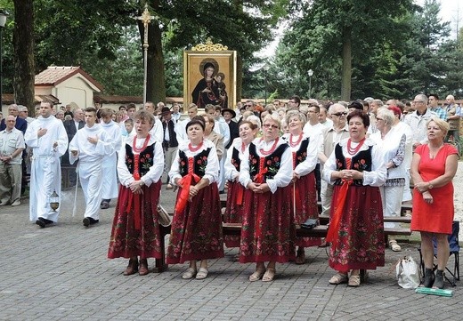 Odpust w Rychwałdzie z monstrancją fatimską