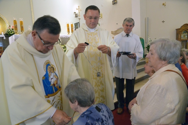 Przyjęcie szkaplerza w skarżyskim sanktuarium