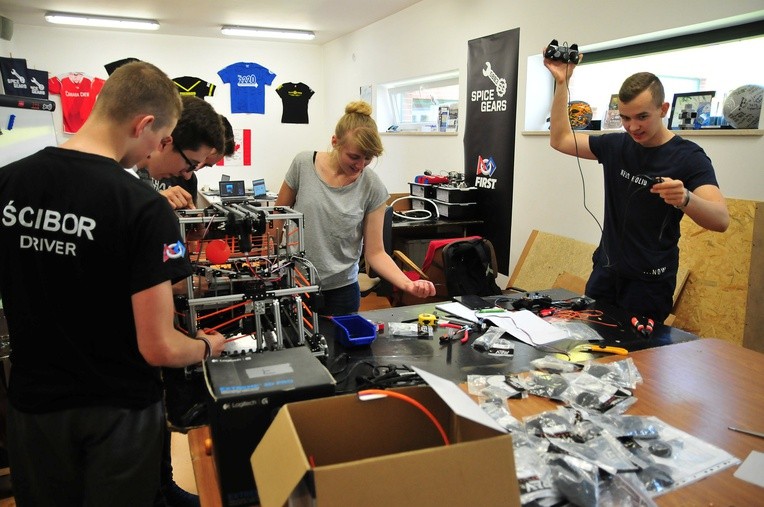 Reprezentanci Polski z powiatu kraśnickiego biorą udział w olimpiadzie z robotyki w USA
