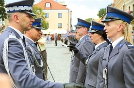 Podczas święta wręczono odznaczenia resortowe i akty nominacyjne na kolejne stopnie.