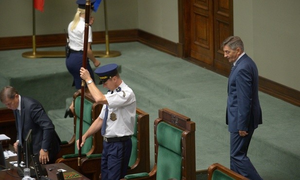 Posłowie nie mogą przebywać w części prezydialnej sali posiedzeń