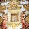 ▲	W ołtarzu znajduje się kopia rzymskiej Santa Maria Maggiore.