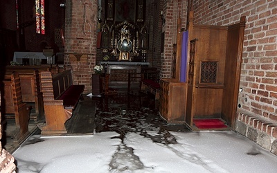 Pożar gorzowskiej katedry sprawił, że nie można tam odprawiać Eucharystii.