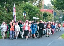 Idących jest około 1000. Drugie tyle w domach modli się za nich.