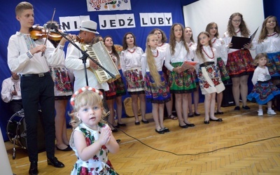 Guzowianki mają już fanów wśród najmłodszych mieszkańców gminy. A może to także przyszły członek zespołu?