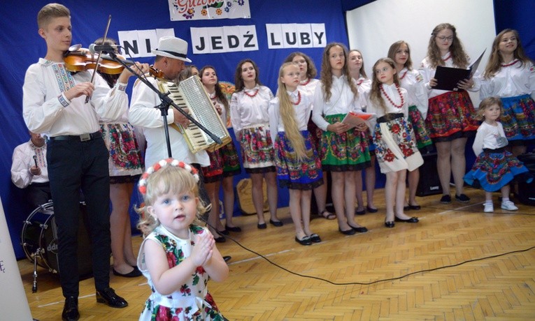 Guzowianki mają już fanów wśród najmłodszych mieszkańców gminy. A może to także przyszły członek zespołu?