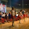 Jest jedną z największych młodzieżowych orkiestr w Polsce, liczy ponad 160 osób