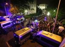 Policja o demonstracjach przed SN i Senatem