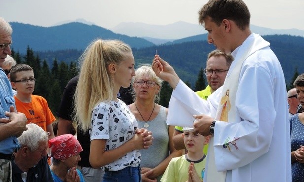 Ks. Wojciech Olesiński koncebrował Mszę św. na Krawowym Wierchu
