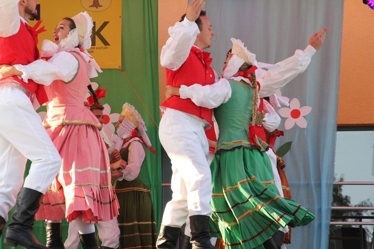 Festiwal folklorystyczny w Nowej Dębie