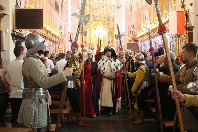 Obecność grupy rekonstrukcyjnej z Sandomierza uświetniła uroczystą Mszę św.