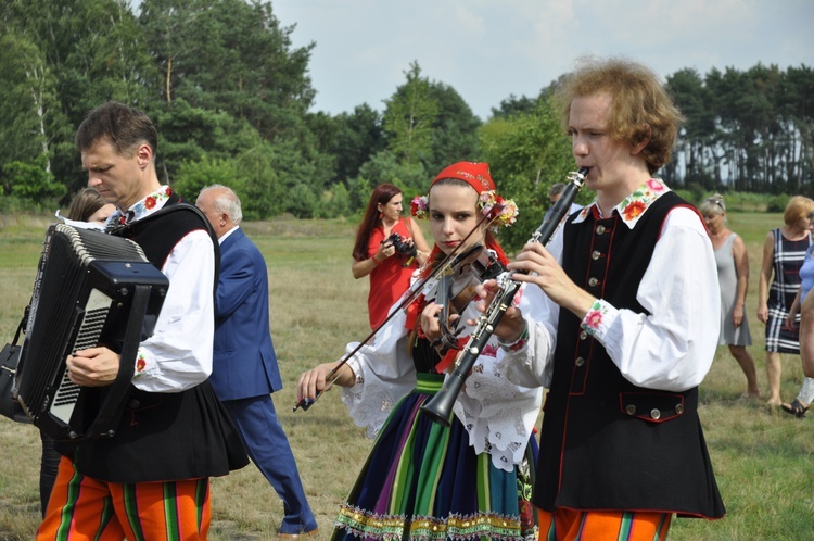 Łowickie Żniwa w skansnie w Maurzycach