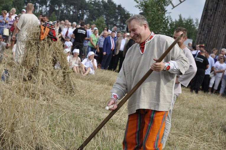 Łowickie Żniwa w skansnie w Maurzycach