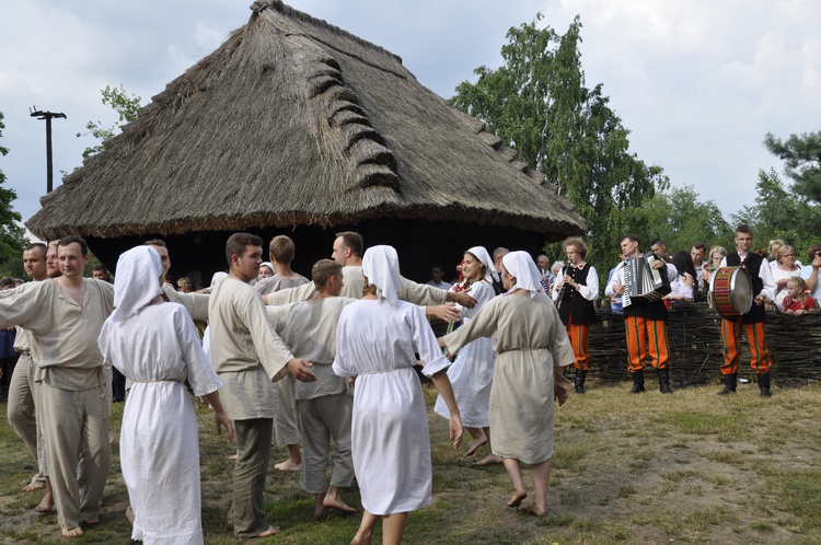 Łowickie Żniwa w skansnie w Maurzycach