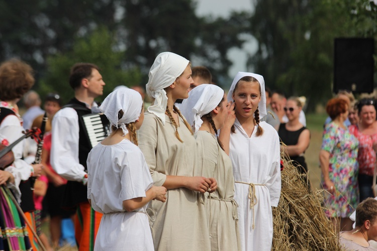 Łowickie Żniwa w skansnie w Maurzycach