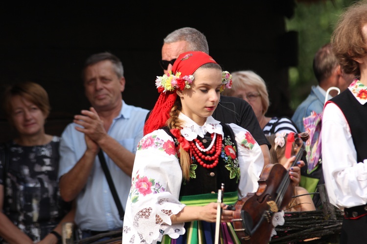 Łowickie Żniwa w skansnie w Maurzycach