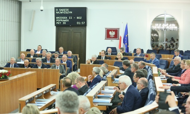 Senat przyjął niewłaściwą ustawę o Sądzie Najwyższym? Jest odpowiedź