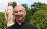 Ks. Zenon Małyszek powierza swoich parafian Matce Bożej