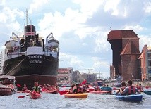 ▲	Takie wyprawy są coraz bardziej popularne. W Gdańsku znajduje się wiele punktów oferujących wypożyczenie sprzętu wodnego.