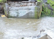 ▲	Jaszkowa Dolna, lipiec 2009. Kotlina Kłodzka nękana jest przez niszczycielskie powodzie co kilkanaście lat.