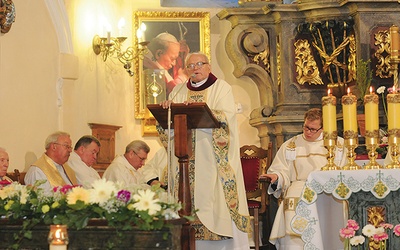 ▲	Wielką radością o. Bogusława było chwalenia Boga  w tak licznym gronie.