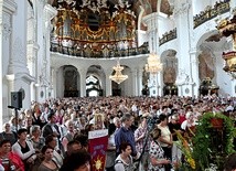 ▲	Odpust w Krzeszowie to bardzo ważne wydarzenie religijne dla całego Dolnego Śląska.