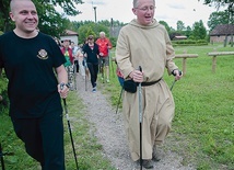 Pierwsze kroki w nordic walkingu okazały się wcale nie takie trudne.