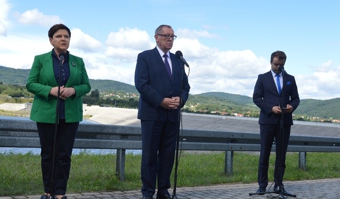 Premier Beata Szydło otworzyła zbiornik wodny w Świnnej Porębie