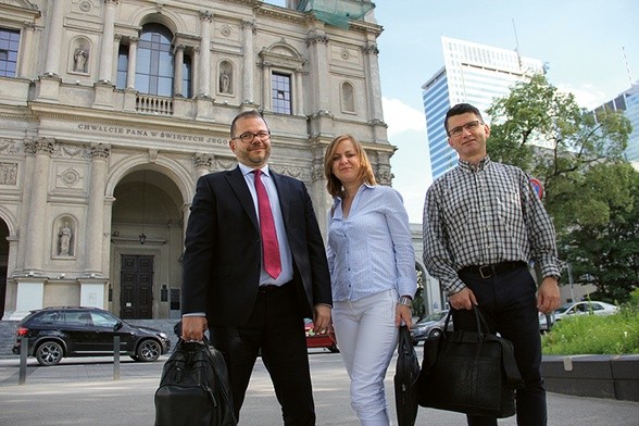 Grzegorz Matyja, Anna Mierzęcka i Robert Wójcik co miesiąc spotykają się, żeby spojrzeć na swoją pracę pod kątem Ewangelii.