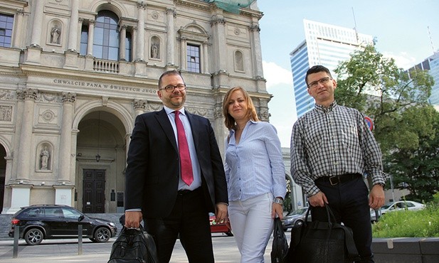 Grzegorz Matyja, Anna Mierzęcka i Robert Wójcik co miesiąc spotykają się, żeby spojrzeć na swoją pracę pod kątem Ewangelii.