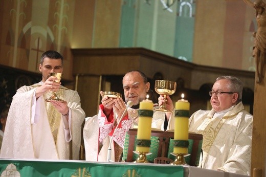 Bp Tadeusz Kusy w katedrze św. Mikołaja w Bielsku-Białej