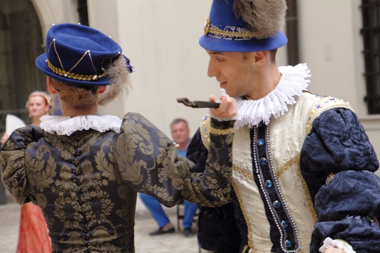 Happening przed 18. Festiwalem Tańców Dworskich "Cracovia Danza"