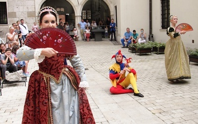 Happening przed 18. Festiwalem Tańców Dworskich "Cracovia Danza"