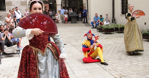 Happening przed 18. Festiwalem Tańców Dworskich "Cracovia Danza"