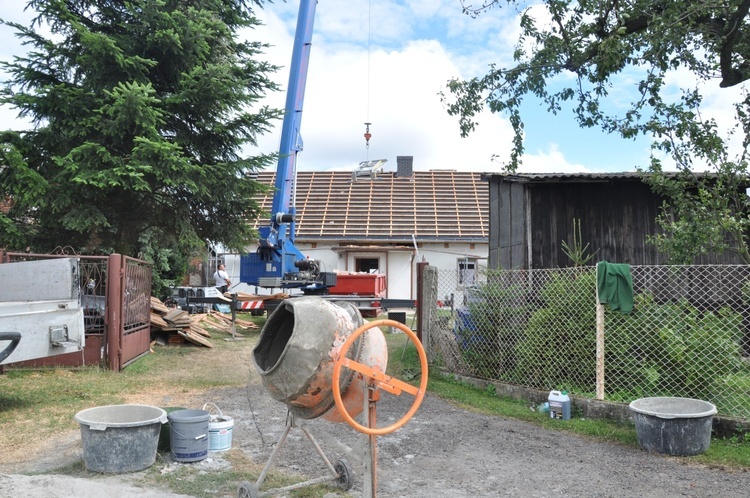 Odbudowa domów w Landzmierzu