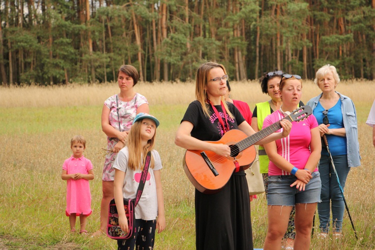 Poświęcenie krzyża w Świącach