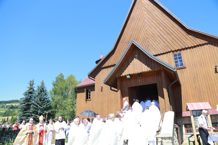 Poświęcenie ołtarzy i groty w Rozdzielu