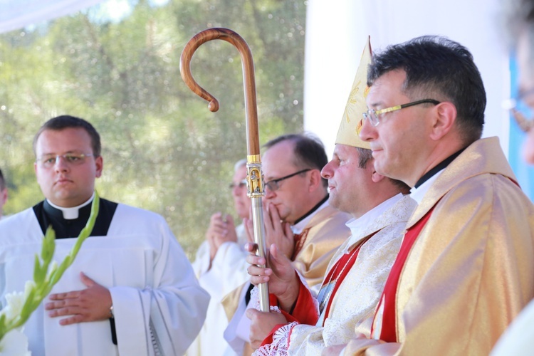 Poświęcenie ołtarzy i groty w Rozdzielu