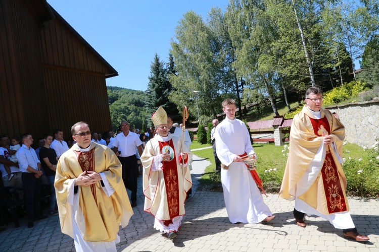 Poświęcenie ołtarzy i groty w Rozdzielu