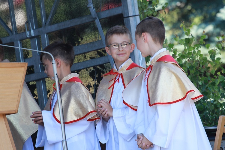 Poświęcenie ołtarzy i groty w Rozdzielu