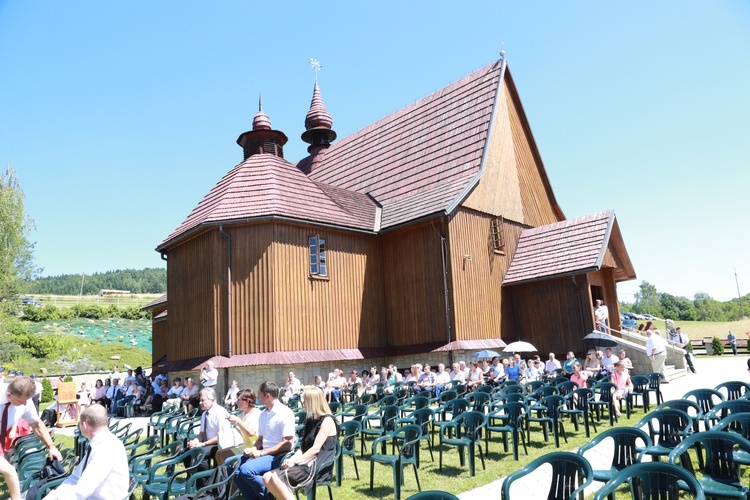 Poświęcenie ołtarzy i groty w Rozdzielu