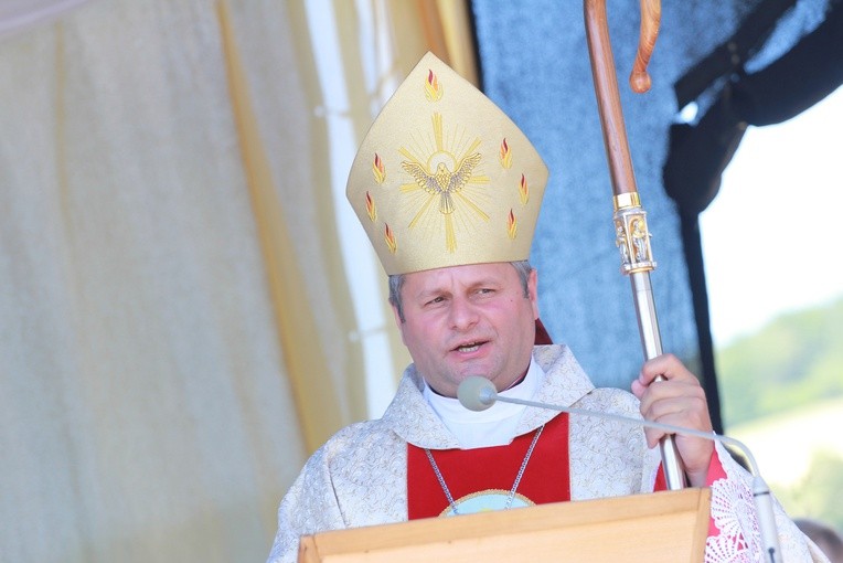 Poświęcenie ołtarzy i groty w Rozdzielu