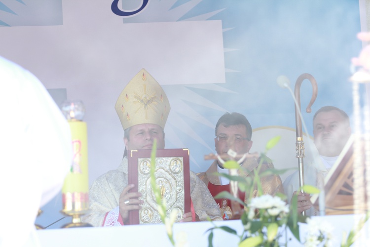 Poświęcenie ołtarzy i groty w Rozdzielu