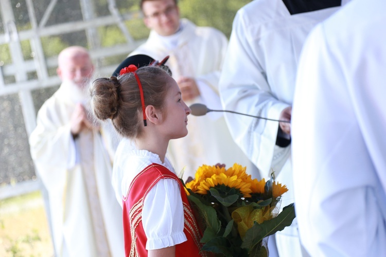 Poświęcenie ołtarzy i groty w Rozdzielu