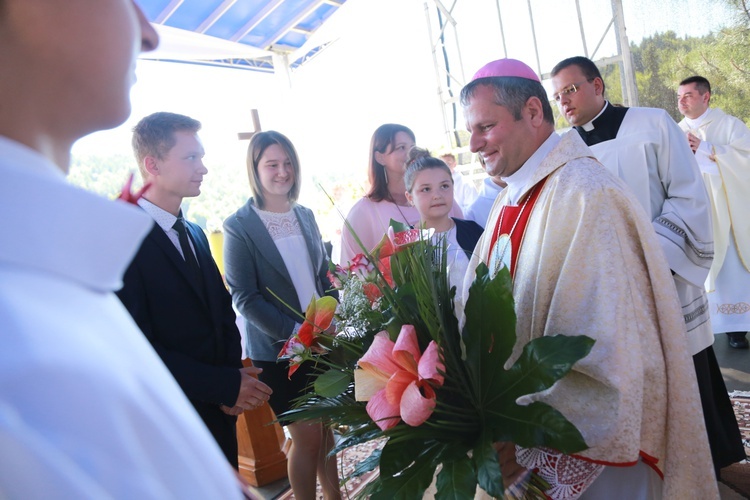 Poświęcenie ołtarzy i groty w Rozdzielu