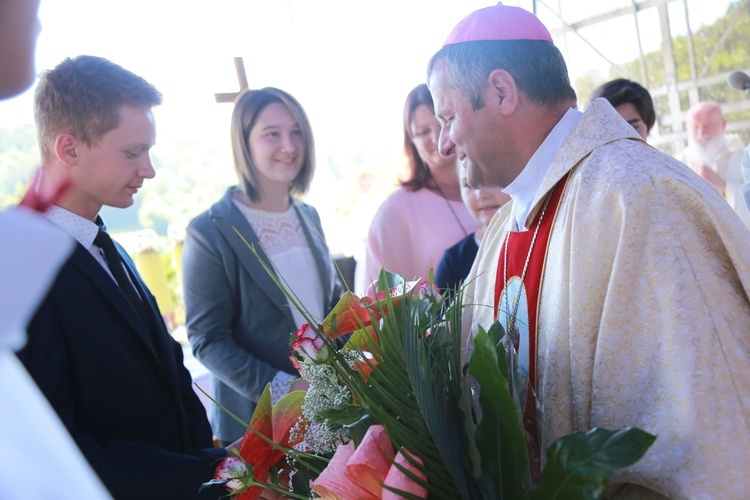 Poświęcenie ołtarzy i groty w Rozdzielu