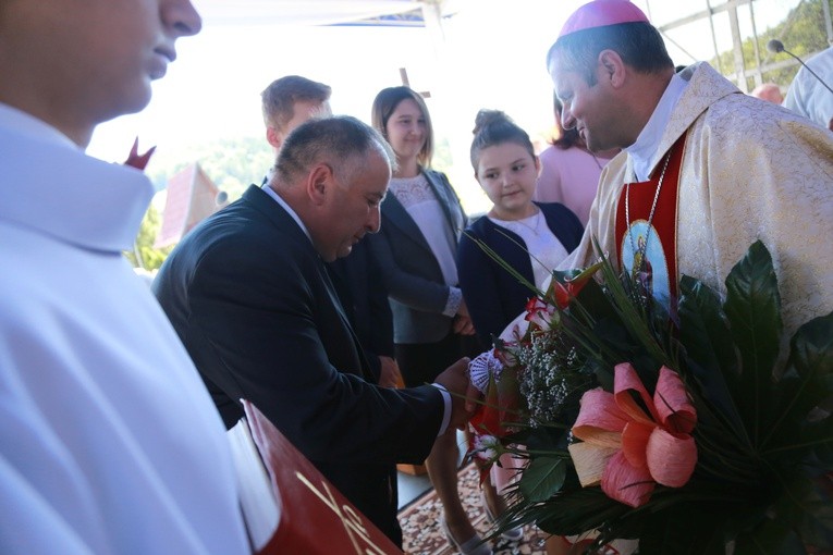 Poświęcenie ołtarzy i groty w Rozdzielu