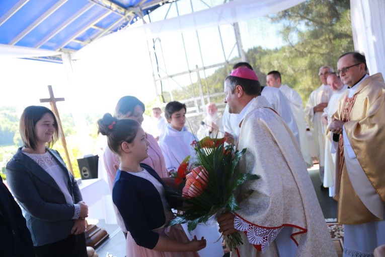 Poświęcenie ołtarzy i groty w Rozdzielu