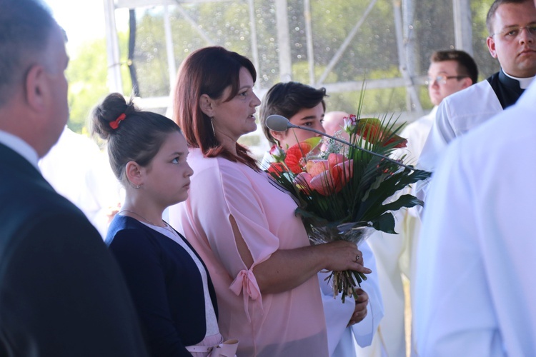 Poświęcenie ołtarzy i groty w Rozdzielu